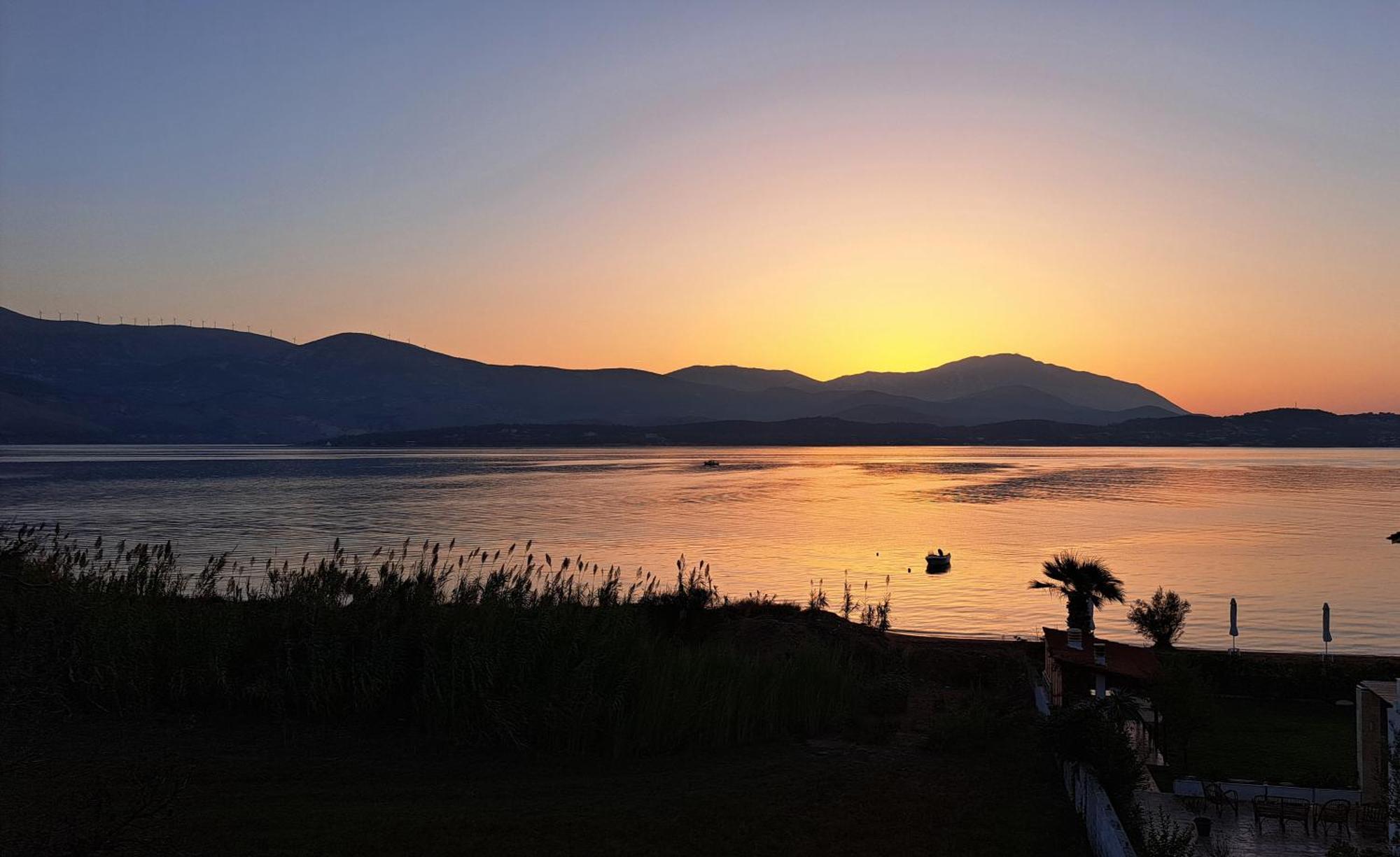 Alekos Beach Houses-Alekos Beach Complex リクスリオン エクステリア 写真